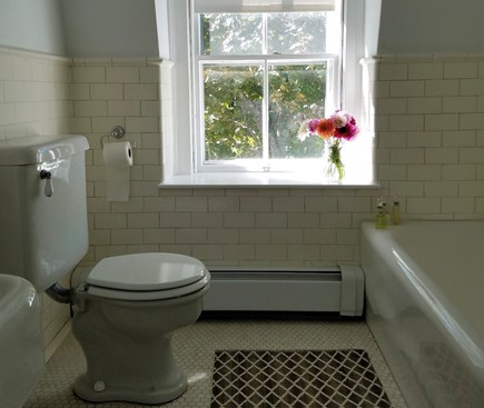 Wellfleet Cape Cod vacation rental - The second floor bathroom has a soaking tub