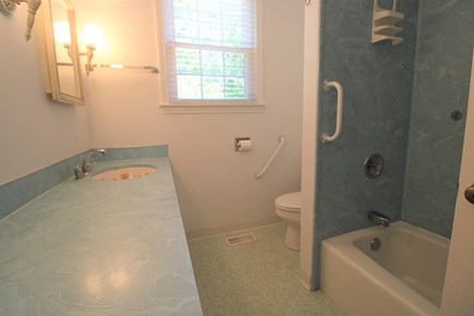Orleans Cape Cod vacation rental - Full Bathroom