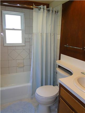 S. Chatham Cape Cod vacation rental - Full bath on main level with tub