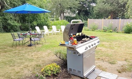 West Yarmouth Cape Cod vacation rental - It's BBQ grille time. Yes, that is littlenecks & corn on the cob.