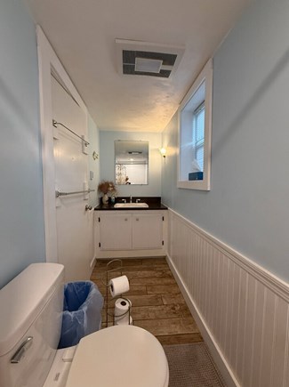 North Eastham on a sandy lane  Cape Cod vacation rental - Bathroom