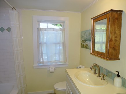 Wellfleet Cape Cod vacation rental - Main floor full bath with tub