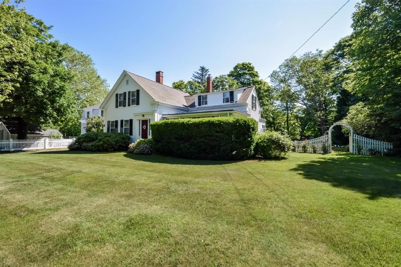 Cotuit Vacation Rental home in Cotuit MA 02635, 2/10 mile to Ropes