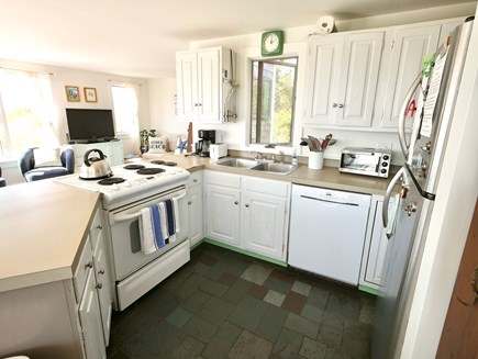 Ryder Beach Bayside, Truro Cape Cod vacation rental - Small but everything you need!