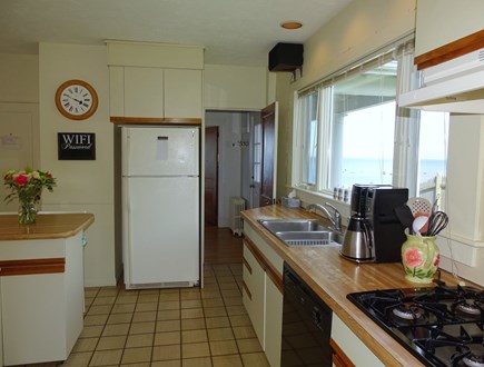 Plymouth Priscilla Beach 6 mil MA vacation rental - Kitchen with breakfast bar