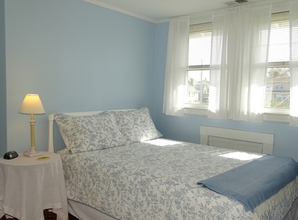 Plymouth Priscilla Beach 6 mil MA vacation rental - Second queen bedroom