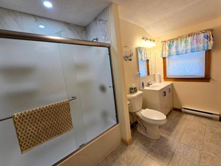 Sagamore Beach, Sandwich Cape Cod vacation rental - Upstairs Bathroom