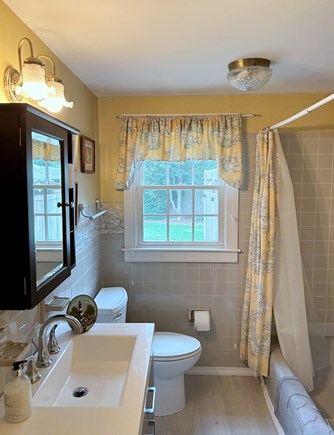 Brewster, The Highlands Cape Cod vacation rental - Main floor bathroom with tub