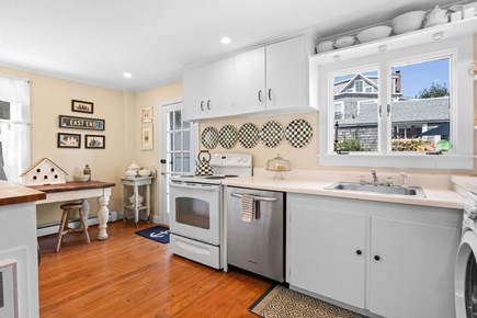 Provincetown, East End Cape Cod vacation rental - Fully equipped kitchen