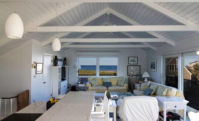 The Scallop is a beautifully furnished 3-bedroom cottage on Smith's Point, which is prized for its tranquil nature, easy access to the water and amazing sunsets.
