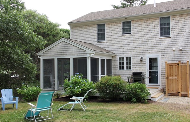Open & bright 3BR, 2 bath; walk to Forest Beach