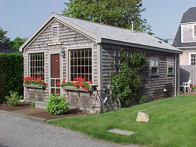 Romantic 'Sconset Center Cottage for 2