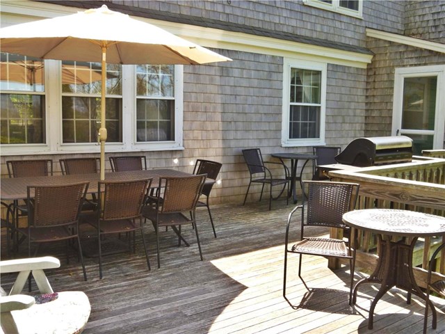 Five Bedroom Near Private Beach 