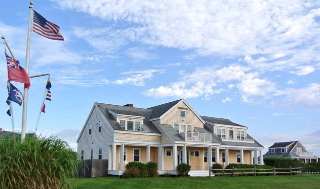 Nantucket home and carriage house perfect for many guests
