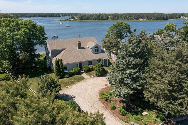 Waterfront on Grand Cove with Central Air and three Kayaks.
