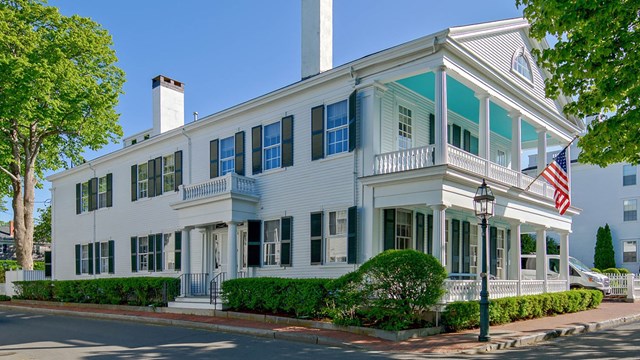 Captain Morse House - Edgartown Village Living at its Finest
