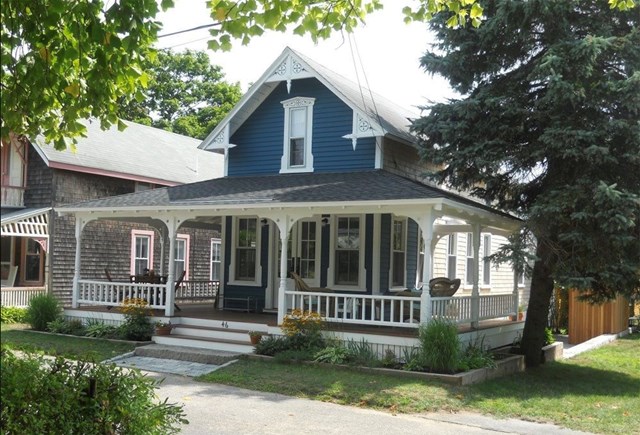 Renovated Victorian Home—2 Blocks to Beach, Town & Parks