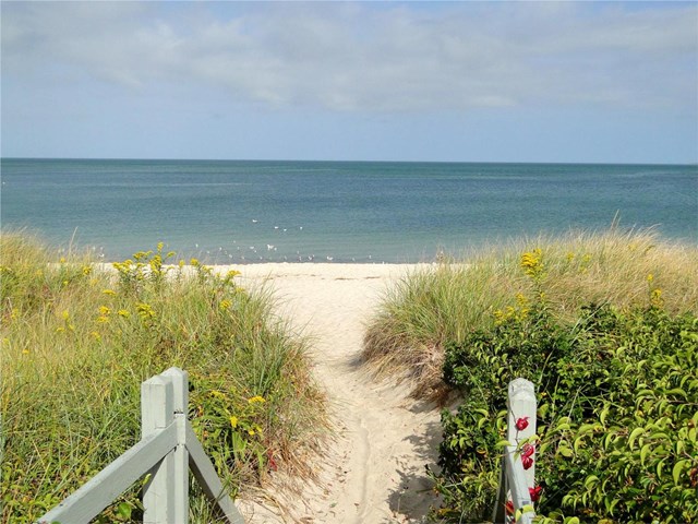 3 bedroom with private beach access 