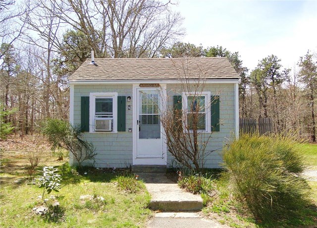Very Nice, Renovated Cottage with Screen Deck for Two !
