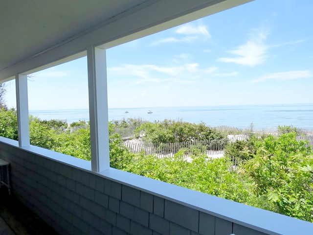 Quaint cottage directly on Cape Cod Bay 