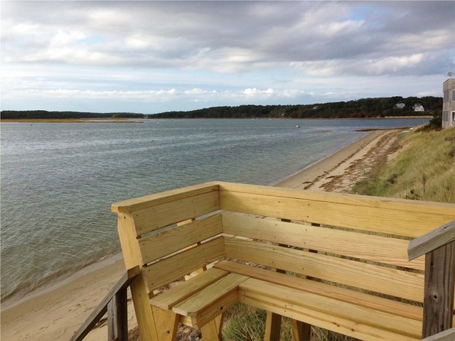 3 Bedroom Wellfleet Home with Private Beach 