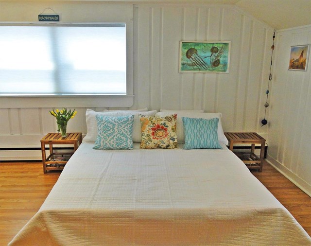 Charming seaside condo in Hyannis