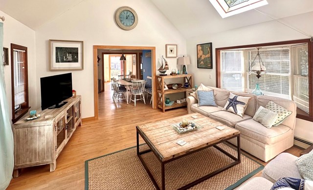 Chatham Family retreat - 5 min walk to Beach