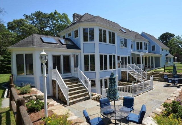 Newly renovated, spacious 6-bedroom home