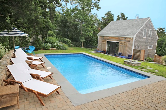 Heated Pool, Walk to Beach in East Orleans