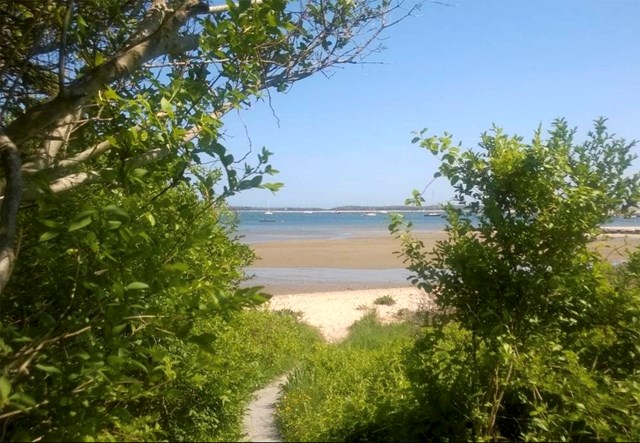 Charming cottage near private beach