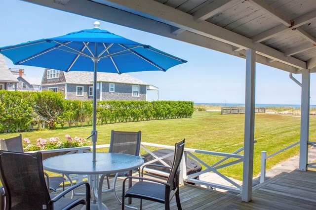 Beachside cottage with water Views & private beach