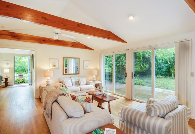 Summer Cottage Steps from the Beach