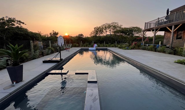 Gorgeous pool, short walk to a beautiful private beach