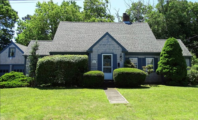 Perfect Cape Cod retreat. Walk to beach, Main St., ferries