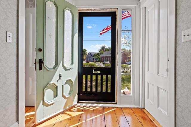 Huge family home — 7 bedrooms & pub