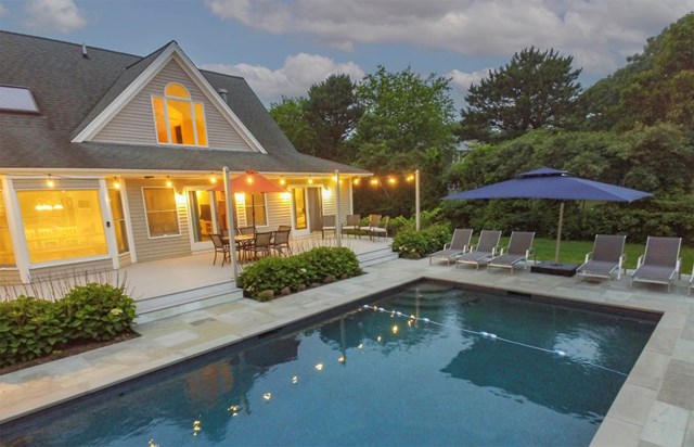 Katama - Walk to town with a pool!