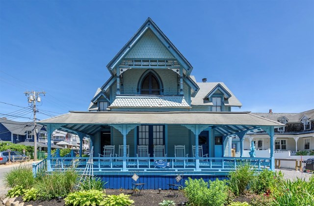 Elegant Oak Bluffs Victorian Home—Akwaaba Manor 