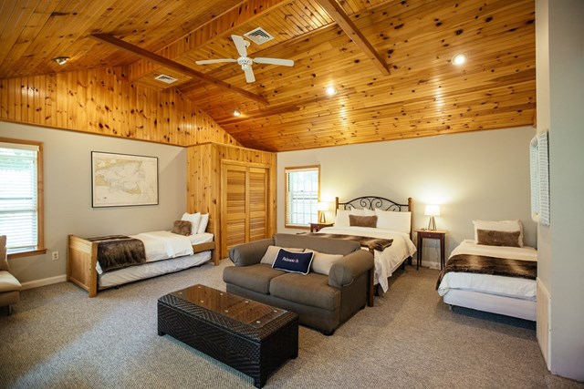 Pet Friendly, One Bedroom Cottage in the Village