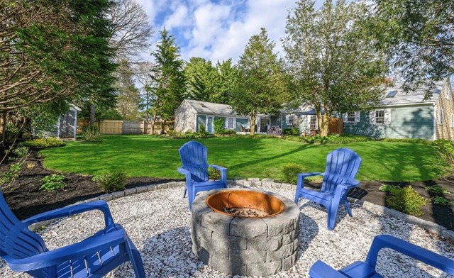 Gorgeous Patio and Fire Pit Close to Beaches