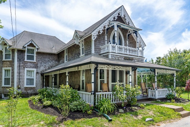 “The Legacy House” - A Historic Beauty near beach & town