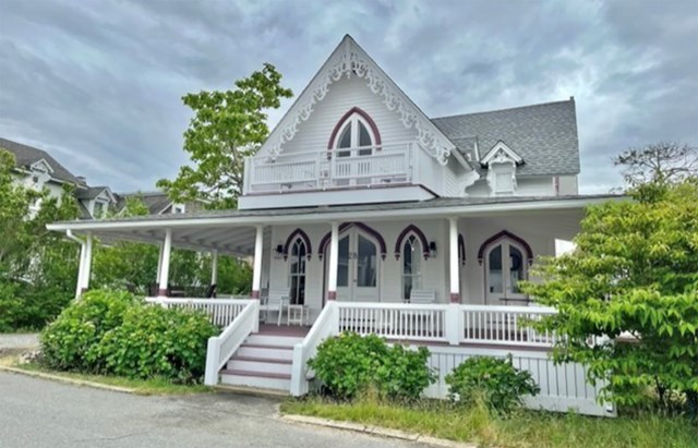 Grand Victorian near Inkwell Beach