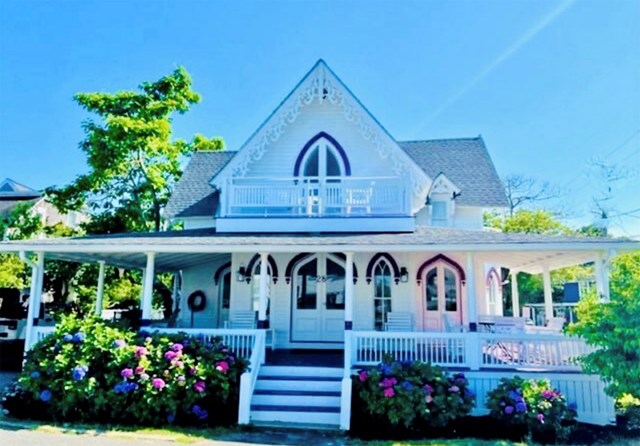 8 BR Grand Victorian near Inkwell Beach sleeps 16 people!