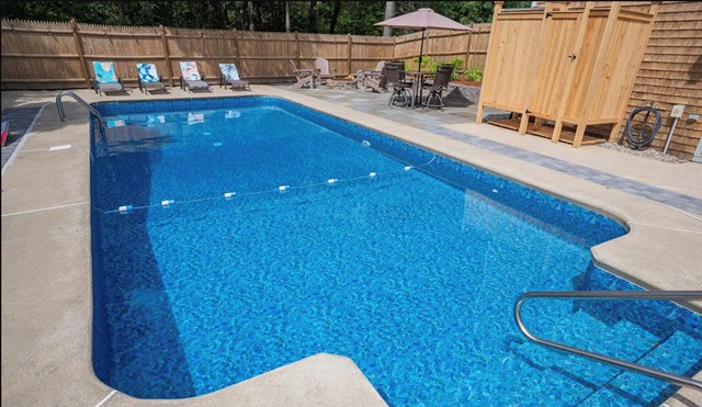 Heated Pool, Central AC, King Beds, Rail Trail