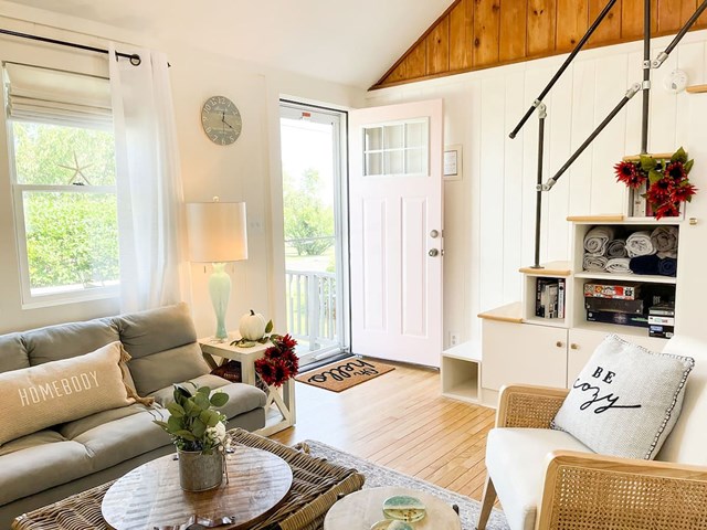 M & Seas Beach Cottage
