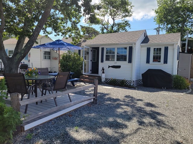 BK Bungalow Too - Newly Renovated - Walk to Beach
