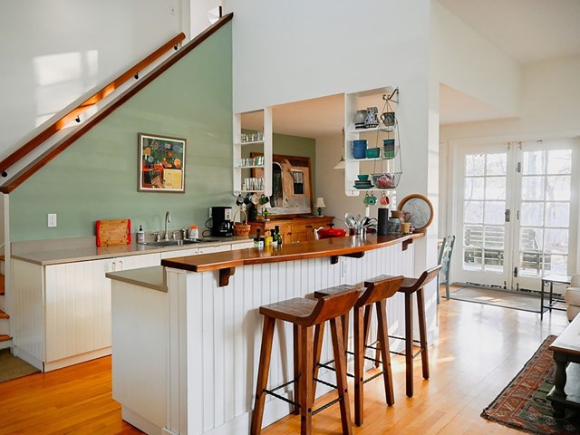 Private Katama House Close to Town and Beaches/Pets Welcome
