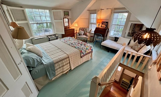 Artist's Cottage, Exceptional West End Locale!