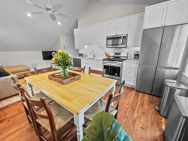 Walk to Beach and Town/ Brand New!