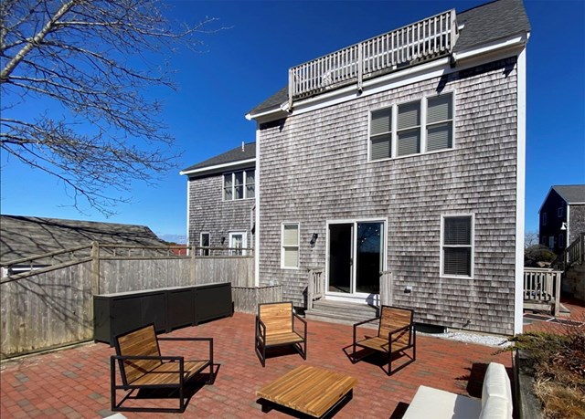 Spacious 4th floor condo with a bird's-eye view