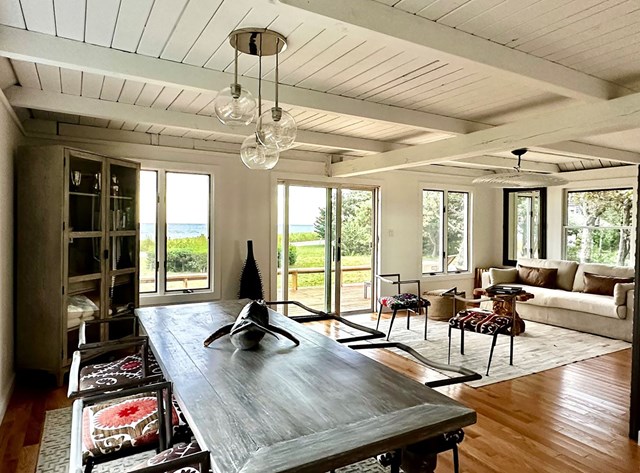 Gorgeous Cabin with Gorgeous Views (Walk to beach and town)
